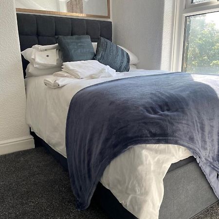 4 Bedroom House In Harrogate Town Centre 外观 照片