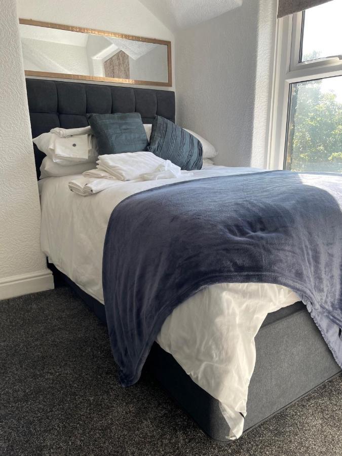 4 Bedroom House In Harrogate Town Centre 外观 照片