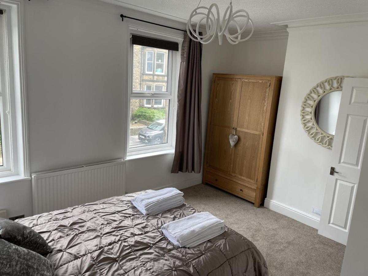 4 Bedroom House In Harrogate Town Centre 外观 照片