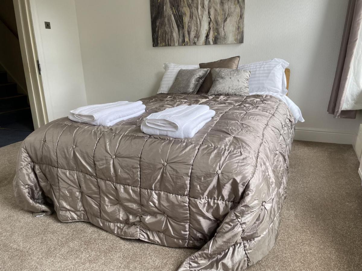 4 Bedroom House In Harrogate Town Centre 外观 照片