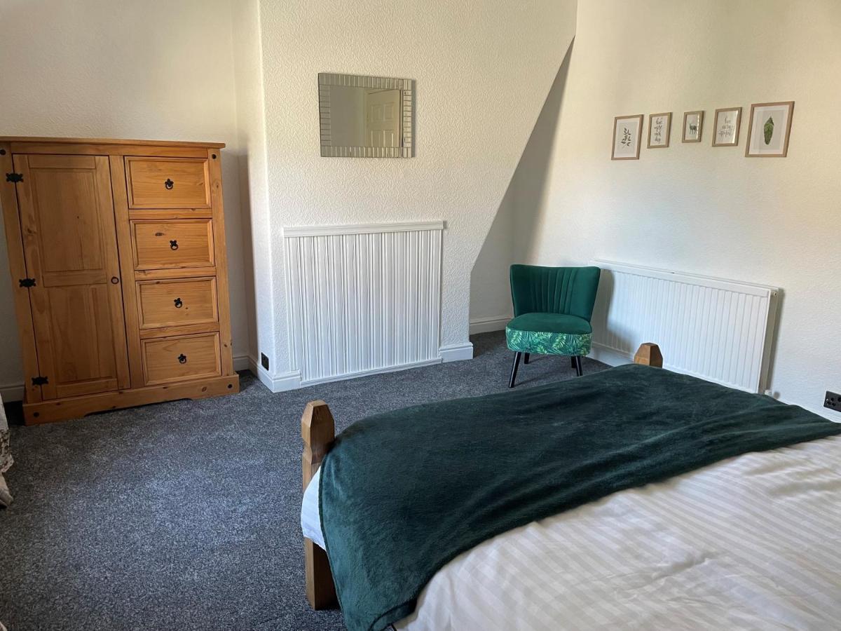 4 Bedroom House In Harrogate Town Centre 外观 照片