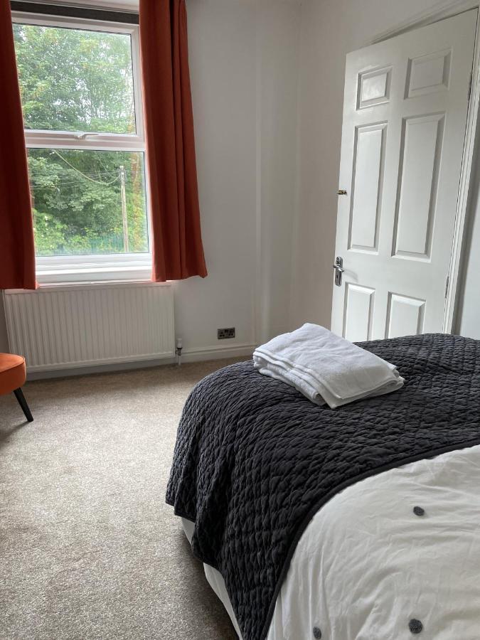 4 Bedroom House In Harrogate Town Centre 外观 照片